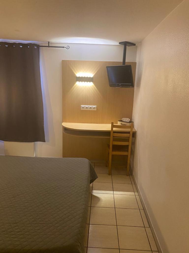 Confort Hotel Montgeron Eksteriør bilde